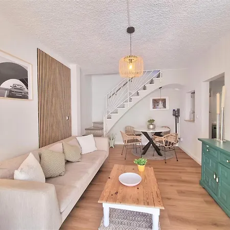 Beautifully Renovated In L Escala * L'Escala