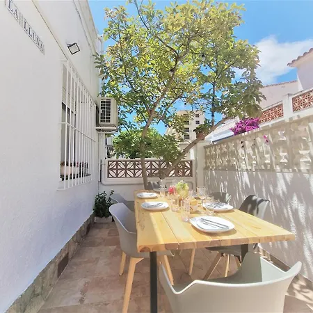 Beautifully Renovated In L Escala Villa *