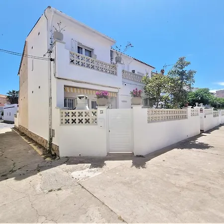 Beautifully Renovated In L Escala Villa