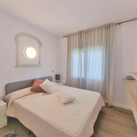 Beautifully Renovated In L Escala * L'Escala