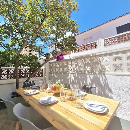 Beautifully Renovated In L Escala * L'Escala